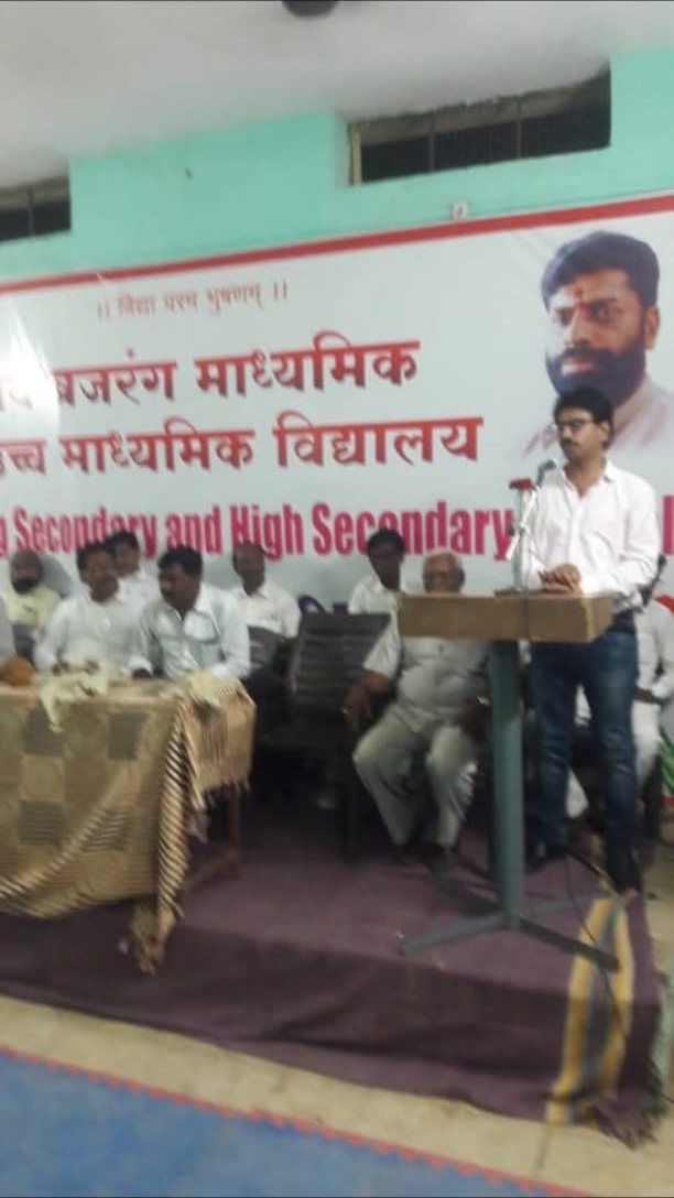 Dr. Prasad Sor addressing a cancer awareness programme at a school
